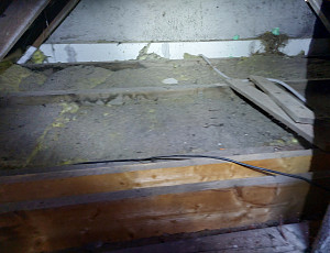 Zateplení stropu rodinného domu pomocí foukané izolace